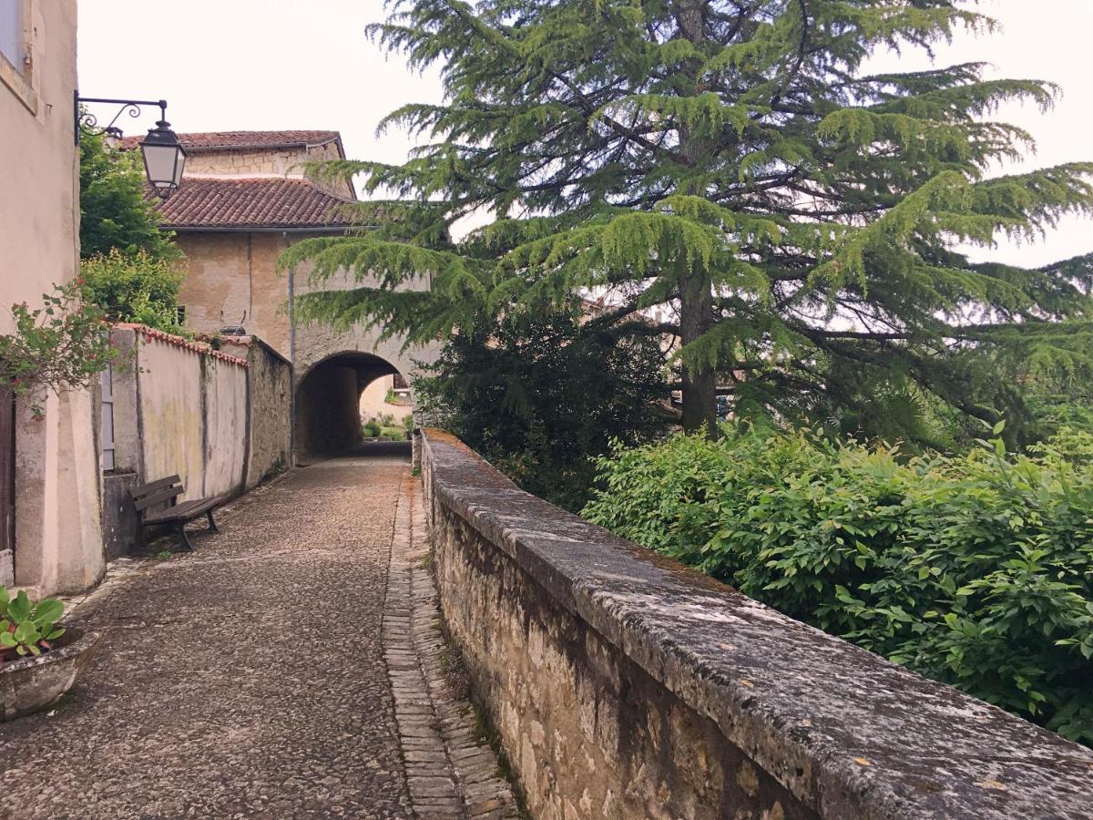 Grange Bleuet Bed and Breakfast Aubeterre-sur-Dronne Esterno foto