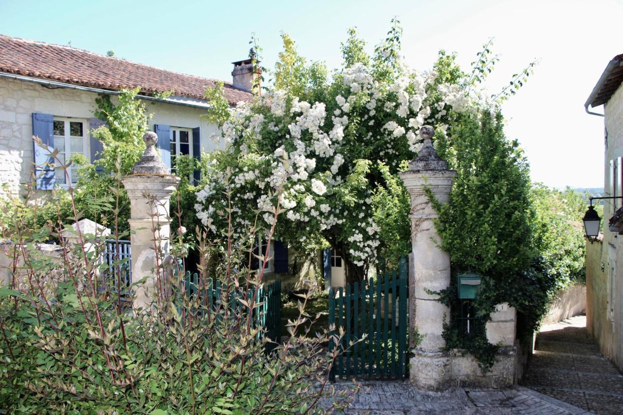 Grange Bleuet Bed and Breakfast Aubeterre-sur-Dronne Esterno foto