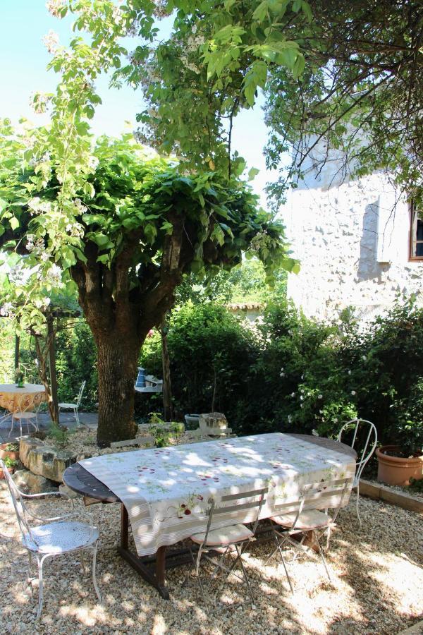 Grange Bleuet Bed and Breakfast Aubeterre-sur-Dronne Esterno foto