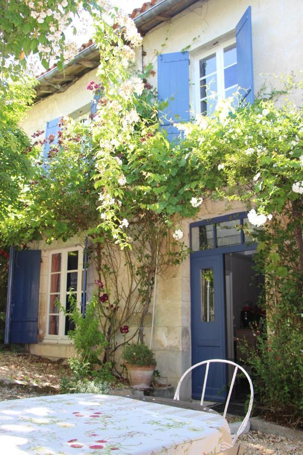 Grange Bleuet Bed and Breakfast Aubeterre-sur-Dronne Esterno foto